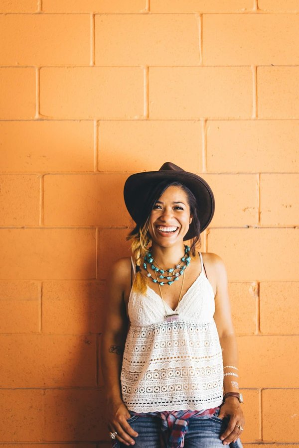 Quel est le secret pour maintenir une couleur de cheveux vibrante entre deux colorations?