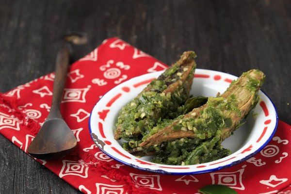 Comment choisir et utiliser un recourbe-cils pour un regard de biche?