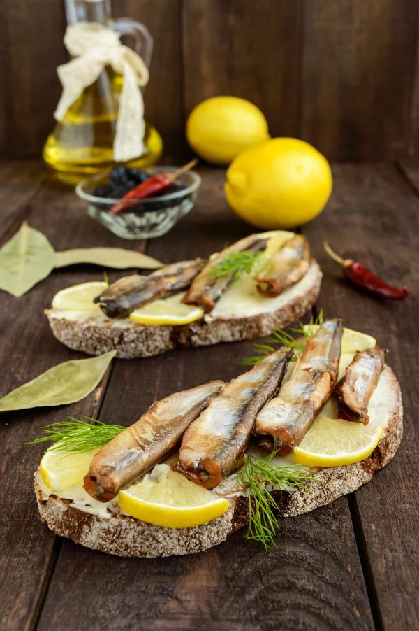 Quels conseils pour choisir une capeline qui protège du soleil tout en étant chic?