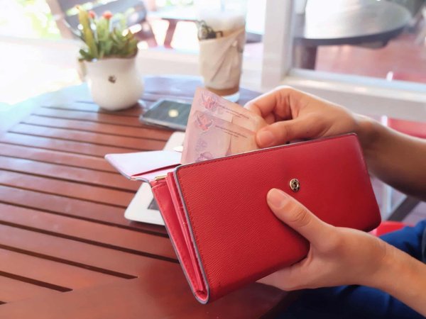 Portefeuille ted baker pour femme : un modèle en coton présente divers avantages